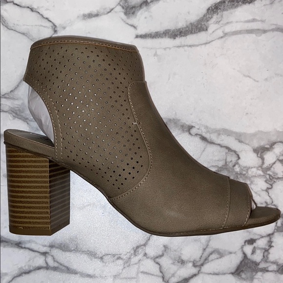 a.n.a Shoes - a.n.a Tasha‎ Zip Peep Toe Block Heel Booties US 7.5